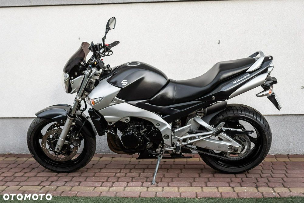 Suzuki GSR - 5