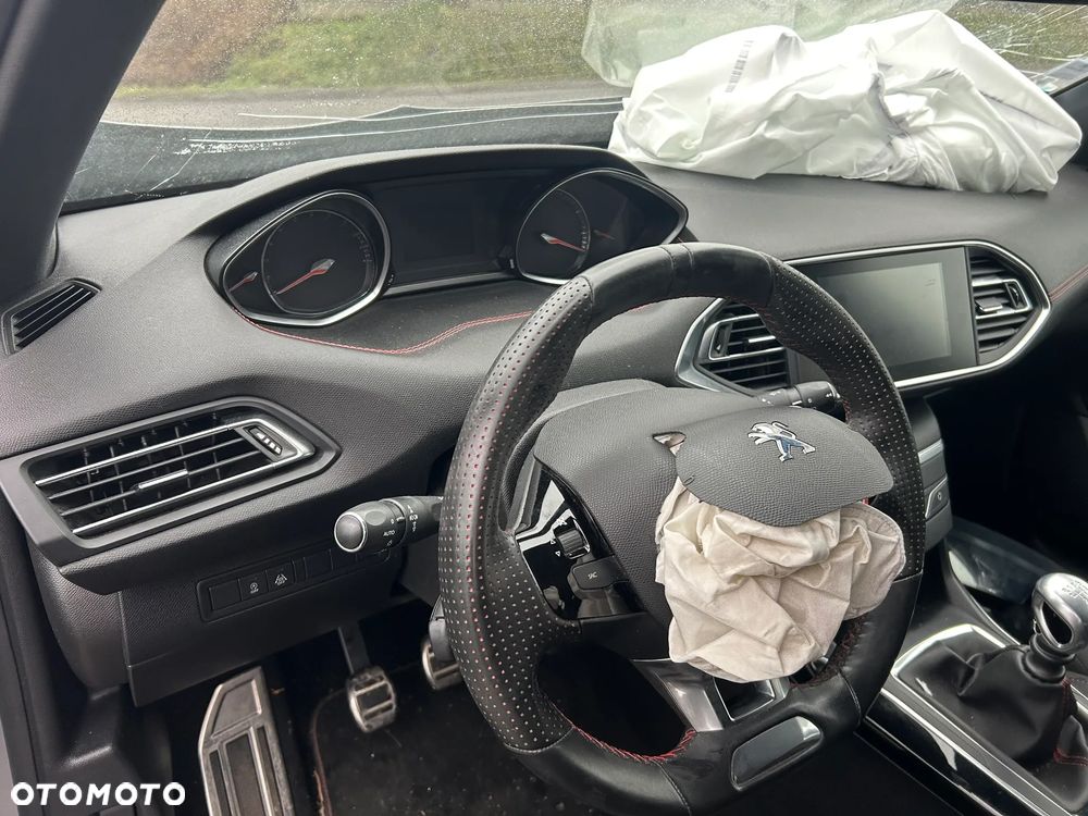 Peugeot 308 - 8