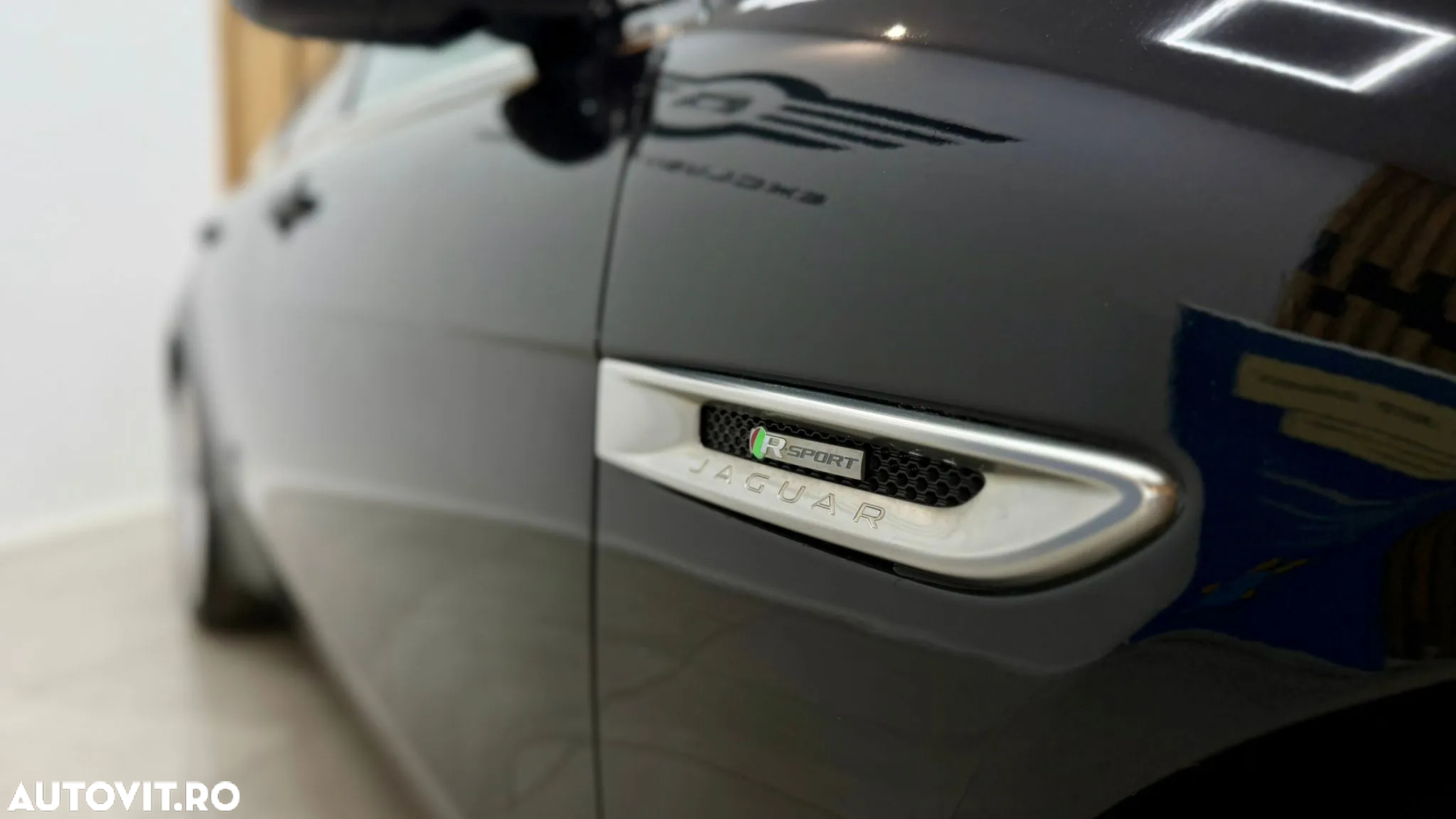 Jaguar XE 2.0 Portfolio - 15