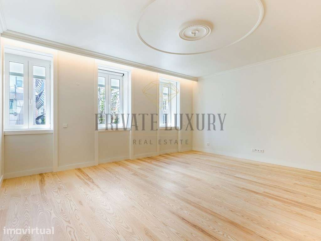 Apartamento T2 com varanda nas Avenidas Novas - Grande imagem: 2/25