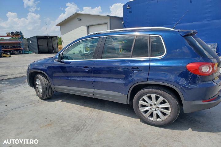 Fata usa fata dreapta Volkswagen VW Tiguan 1 5N  [din 2007 pana  2011] seria Crossover 2.0 TDI 4Mot - 4