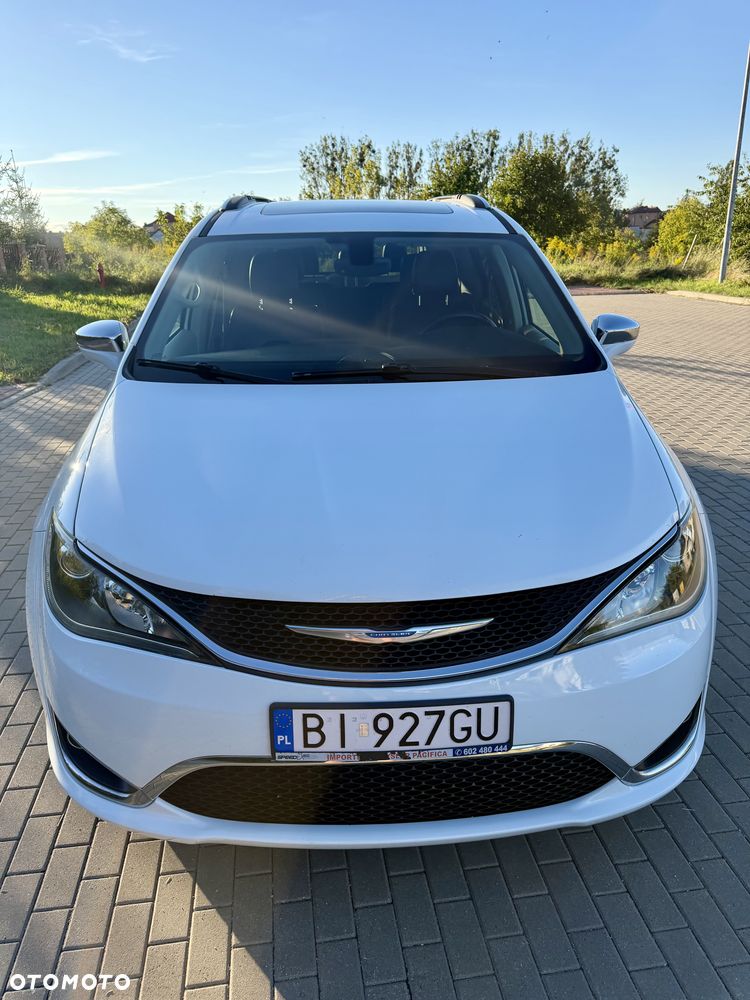 Chrysler Pacifica - 2
