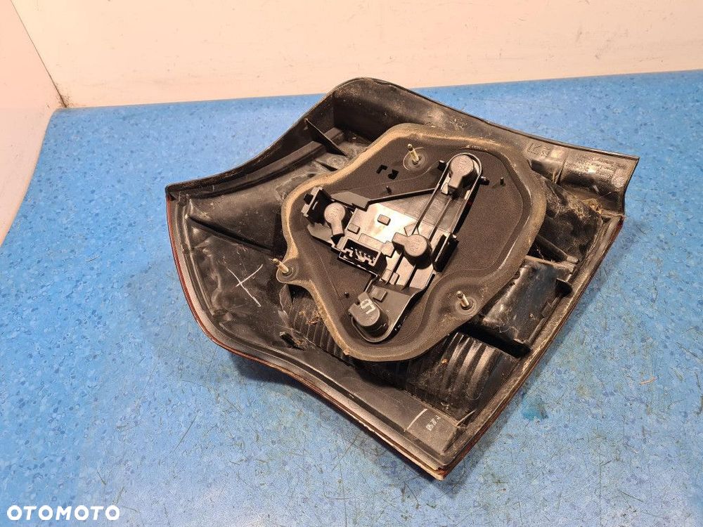 TOYOTA COROLLA E12 HB LAMPA TYŁ PRAWA ZEWNĘTRZNA - 8
