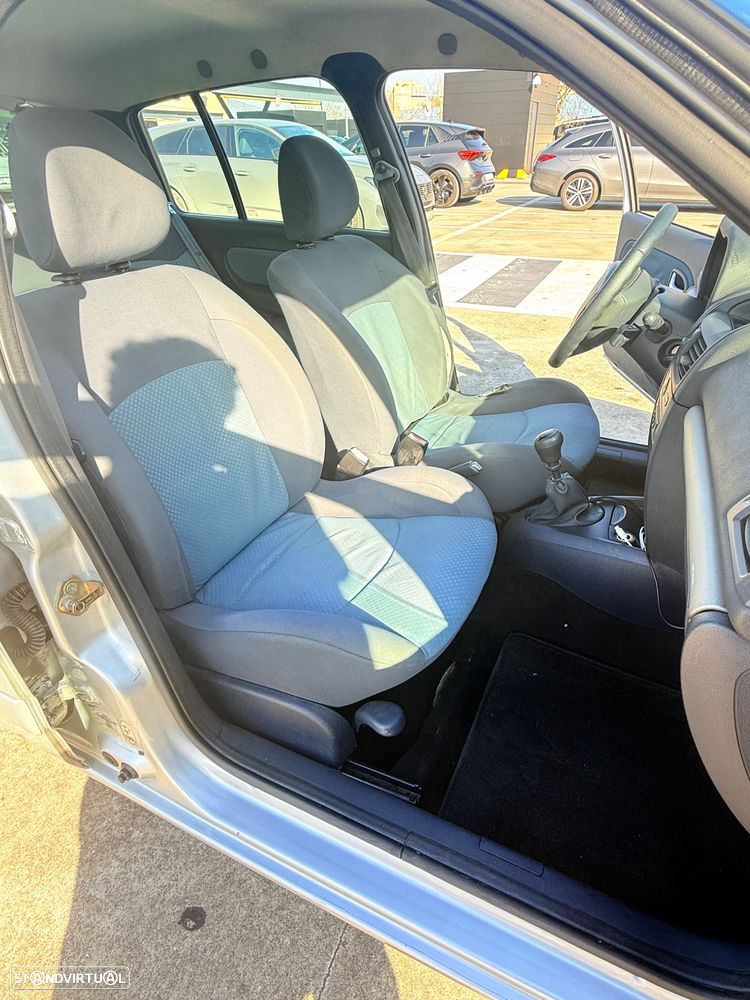 Renault Clio 1.2 16V Authentique - 11