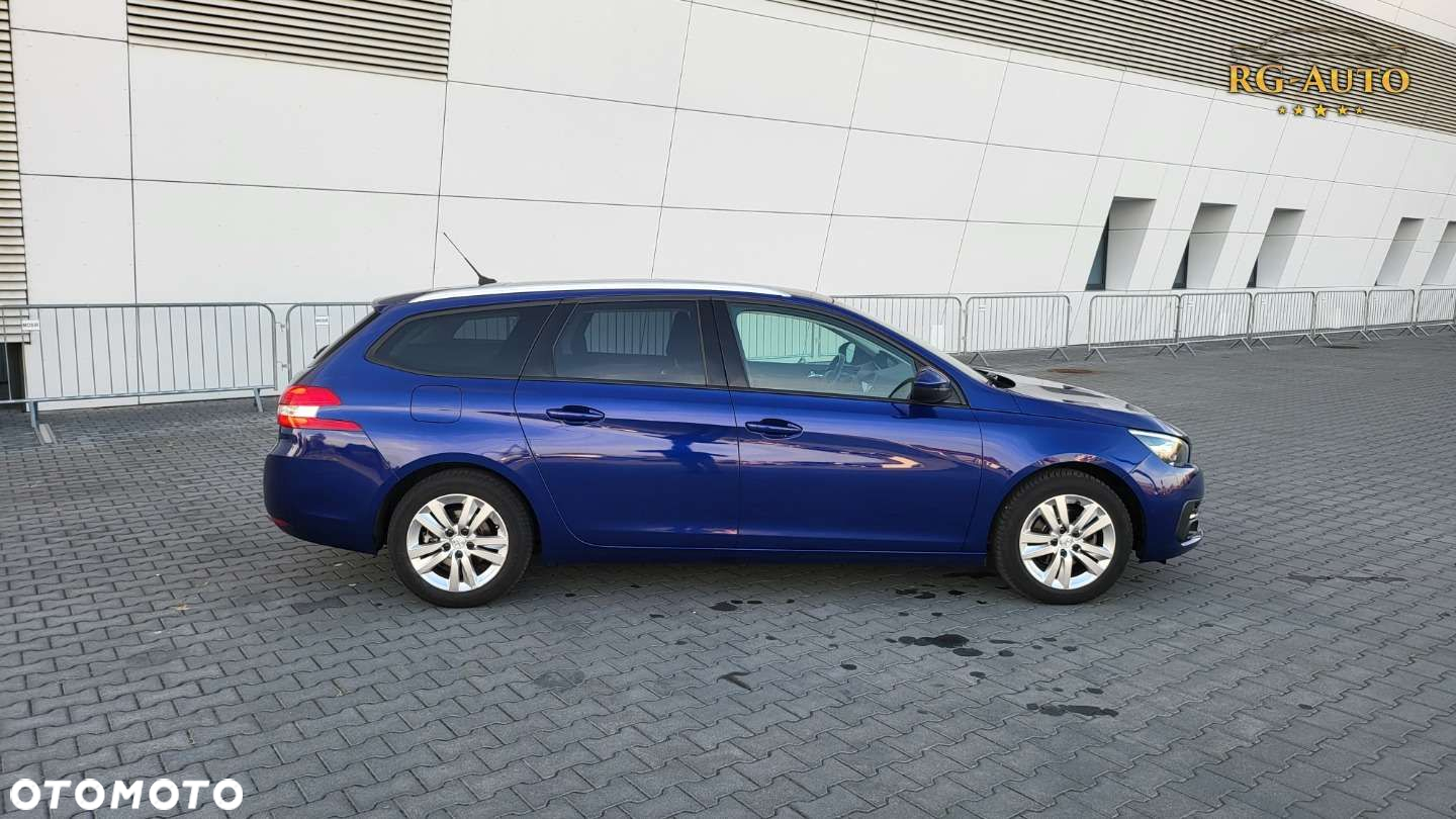 Peugeot 308 - 8