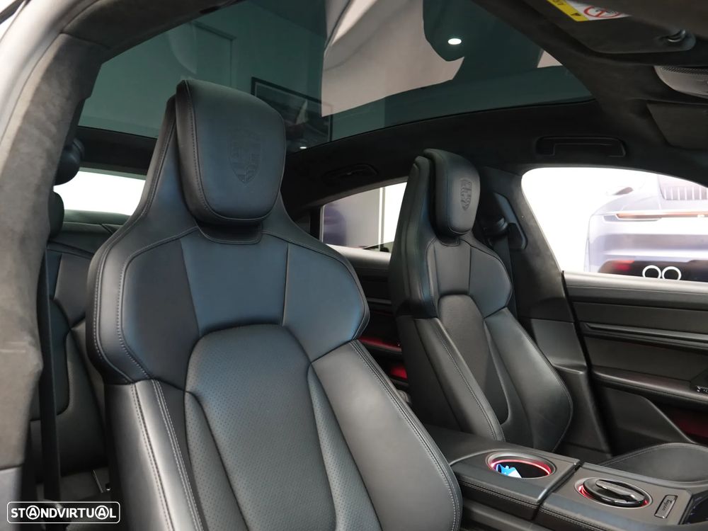 Porsche Taycan Turbo S - 27