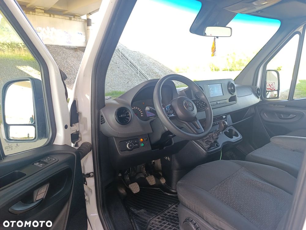 Mercedes-Benz Sprinter - 8