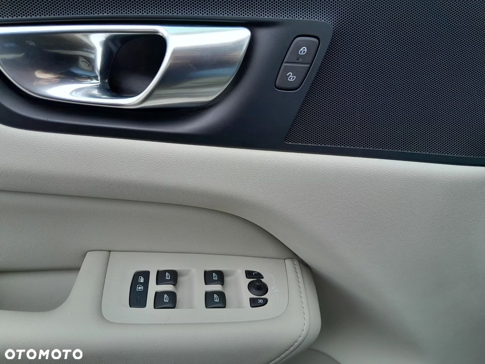 Volvo XC 60 B4 B Core - 17