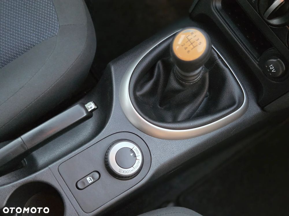 Nissan Qashqai 2.0 4x4 visia - 22