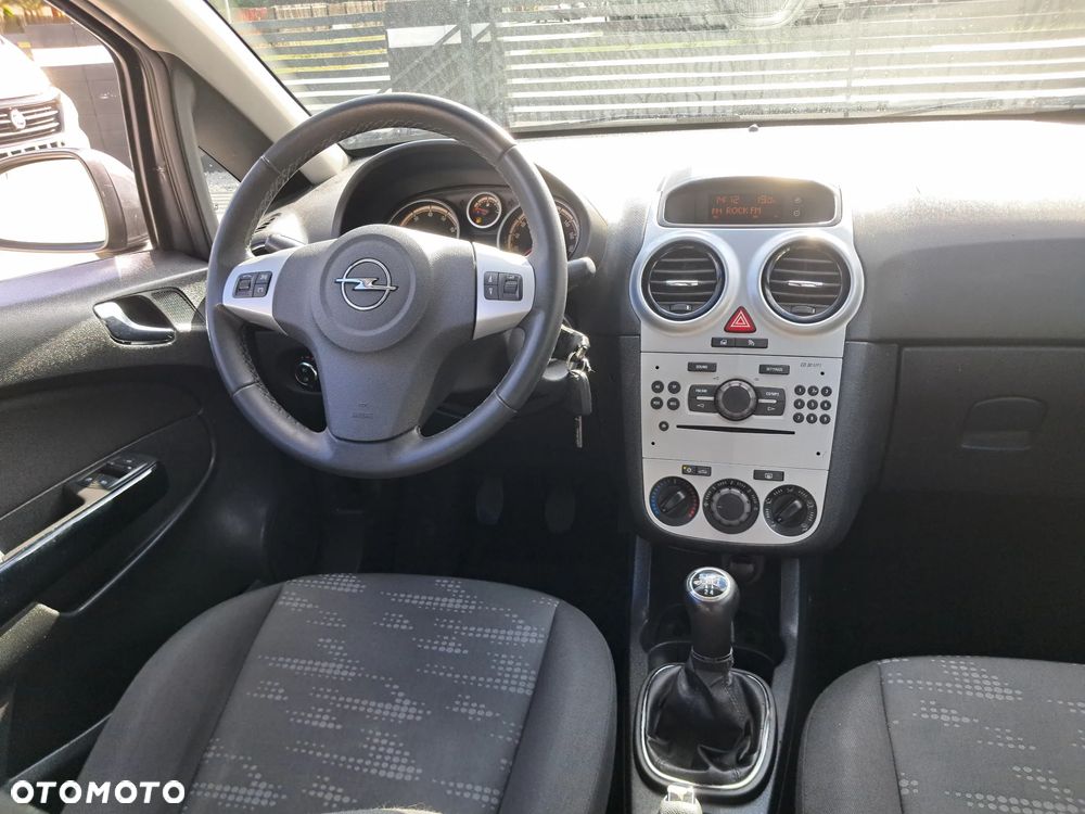Opel Corsa 1.2 16V Edition / Active - 24