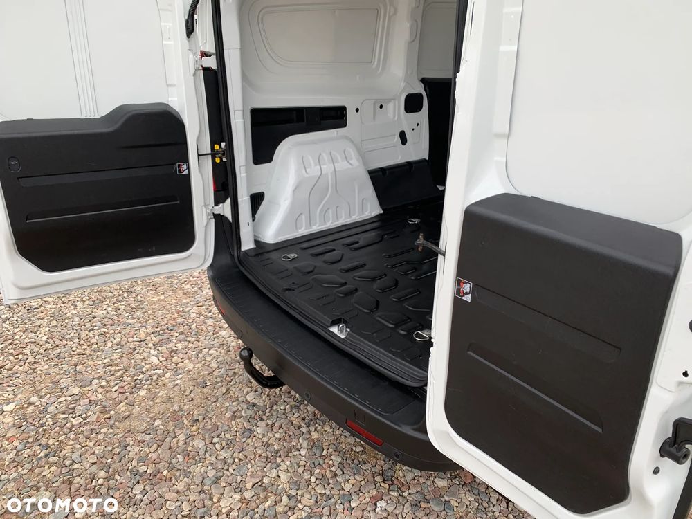 Fiat DOBLO PROFESSIONAL L2H1 Long MAXI VAN WZMOCNIONY Ładowność 961kg, Homologacja cięż. VAT-1, HAK wpinany 1300kg, Alarm, Czujniki parkowania, Halogeny, Podgrzewane fotele, Koła 16' MOCNY SILNIK 1.6 MultiJet, 105KM Emisja spalin Euro-6, Skrzynia biegów 6cio stopniowa! Zabudowa paki, F-VAT23% - 31