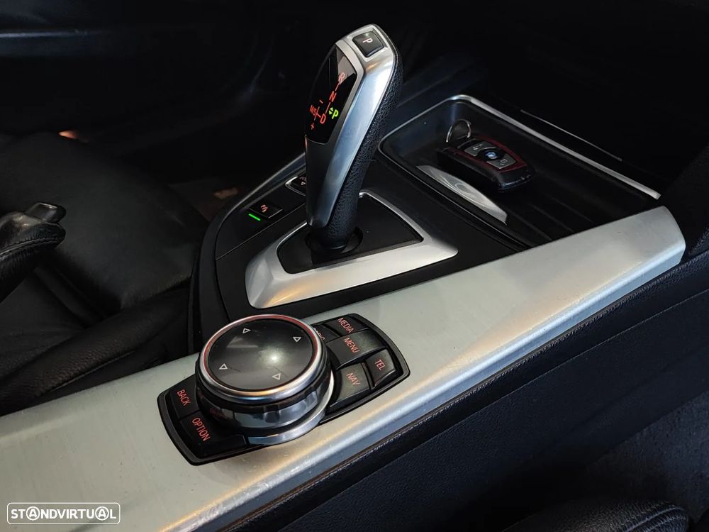 BMW 320 d Auto Pack M - 37