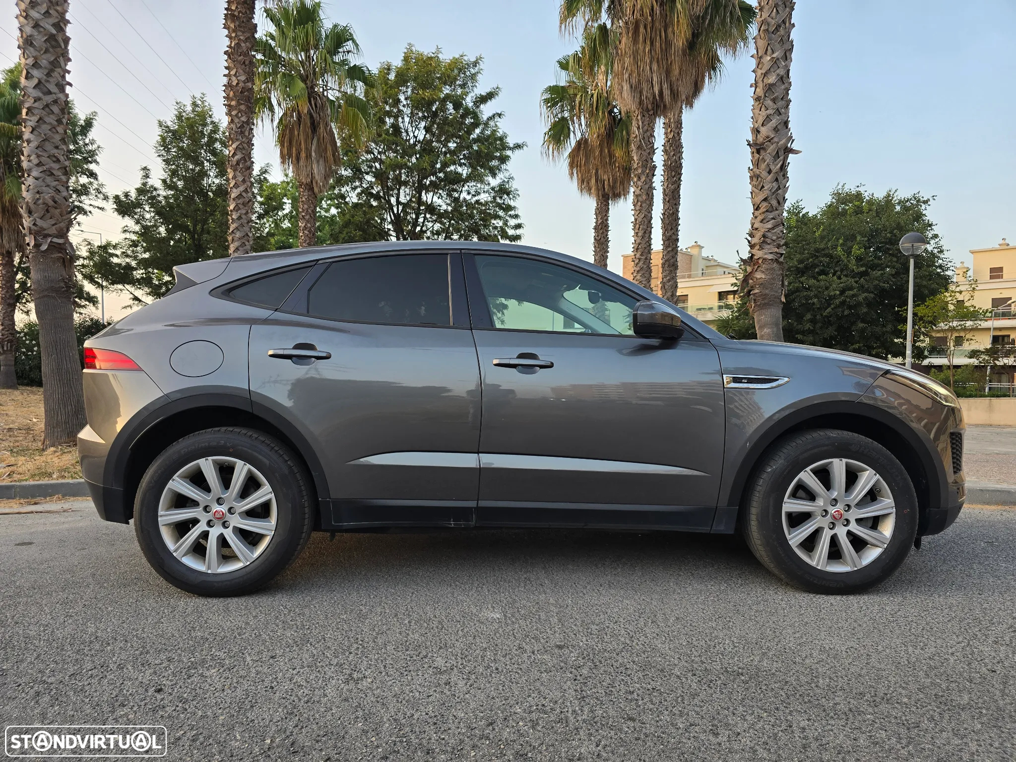 Jaguar E-Pace 2.0 i4D S - 10