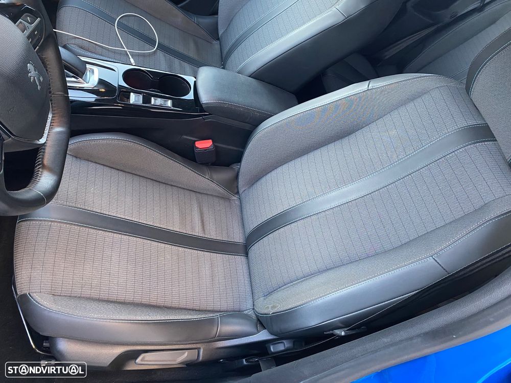 Peugeot e-208 50 kWh Allure - 11