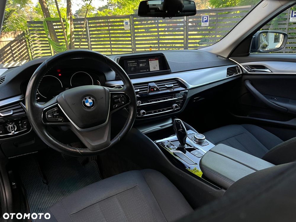 BMW Seria 5 518d - 14