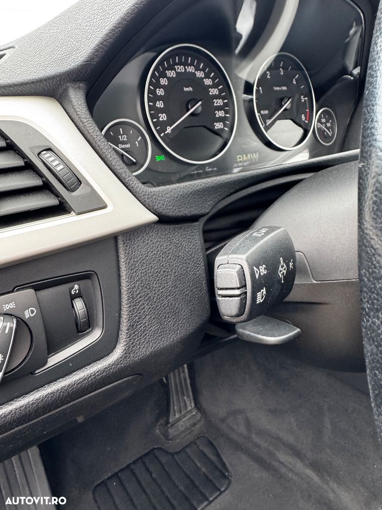 BMW Seria 3 320d Touring Aut. - 13