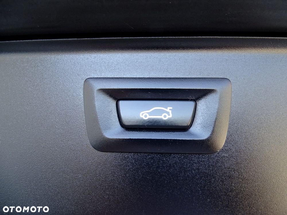 BMW Seria 5 528i xDrive Sport-Aut - 16