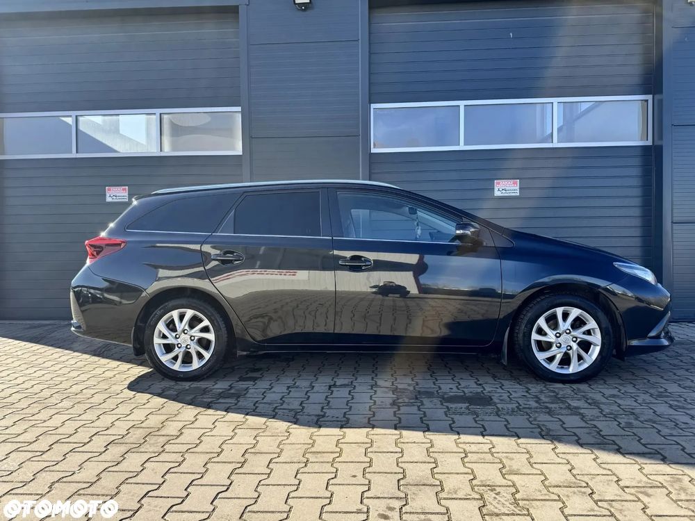 Toyota Auris 1.6 Selection - 3