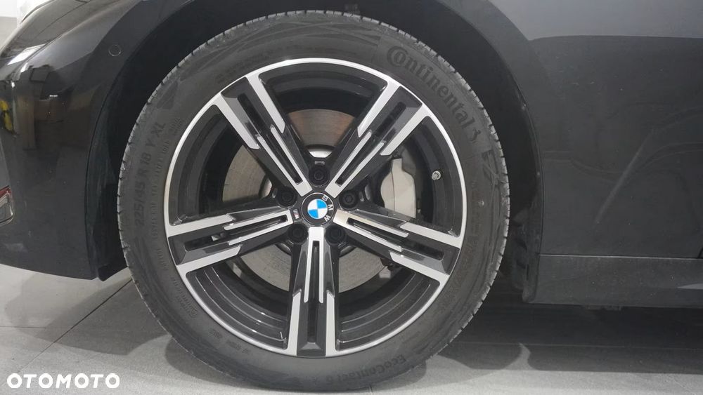 BMW Seria 3 330i xDrive M Sport - 10