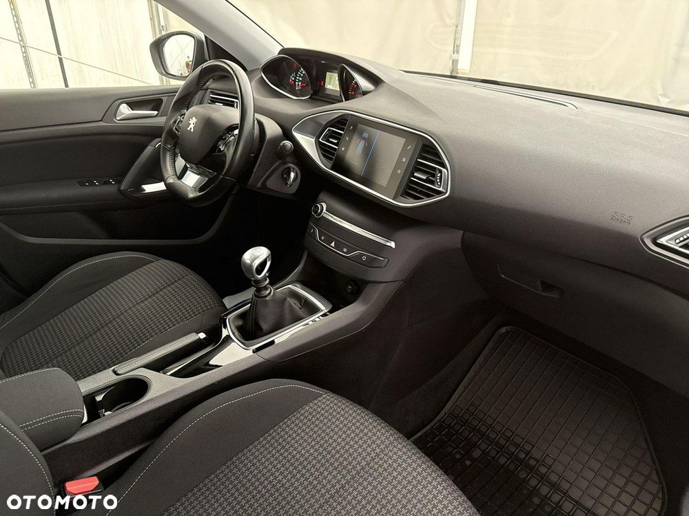Peugeot 308 - 23