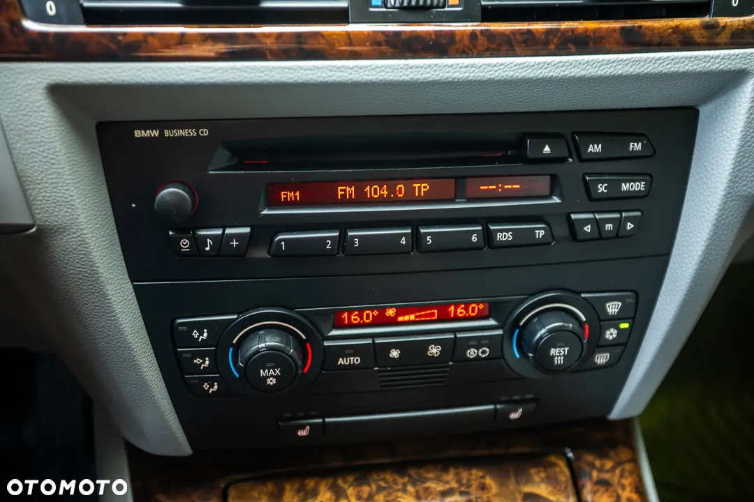 BMW Seria 3 320i - 24
