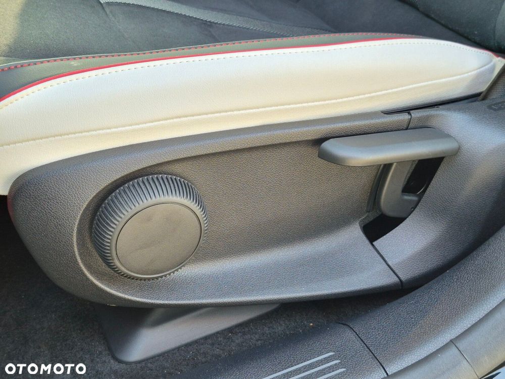 Mercedes-Benz CLA - 17