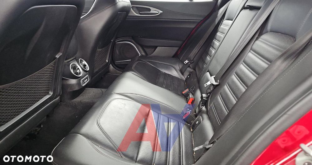 Alfa Romeo Giulia 2.0 Turbo 16V AT8 Veloce Ti - 14