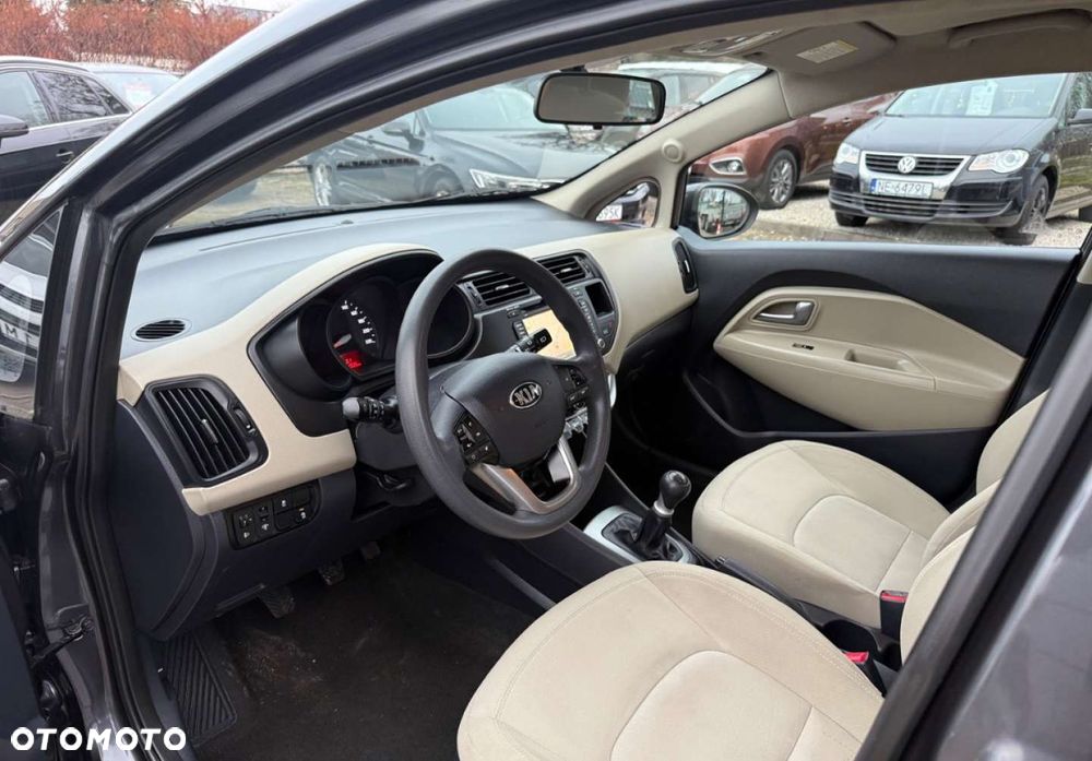 Kia Rio - 22