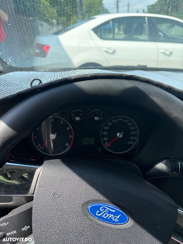 Ford Focus 1.6 16V Ghia - 4