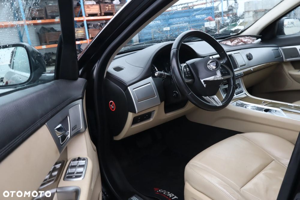 Jaguar XF 2.2 D Luxury - 9