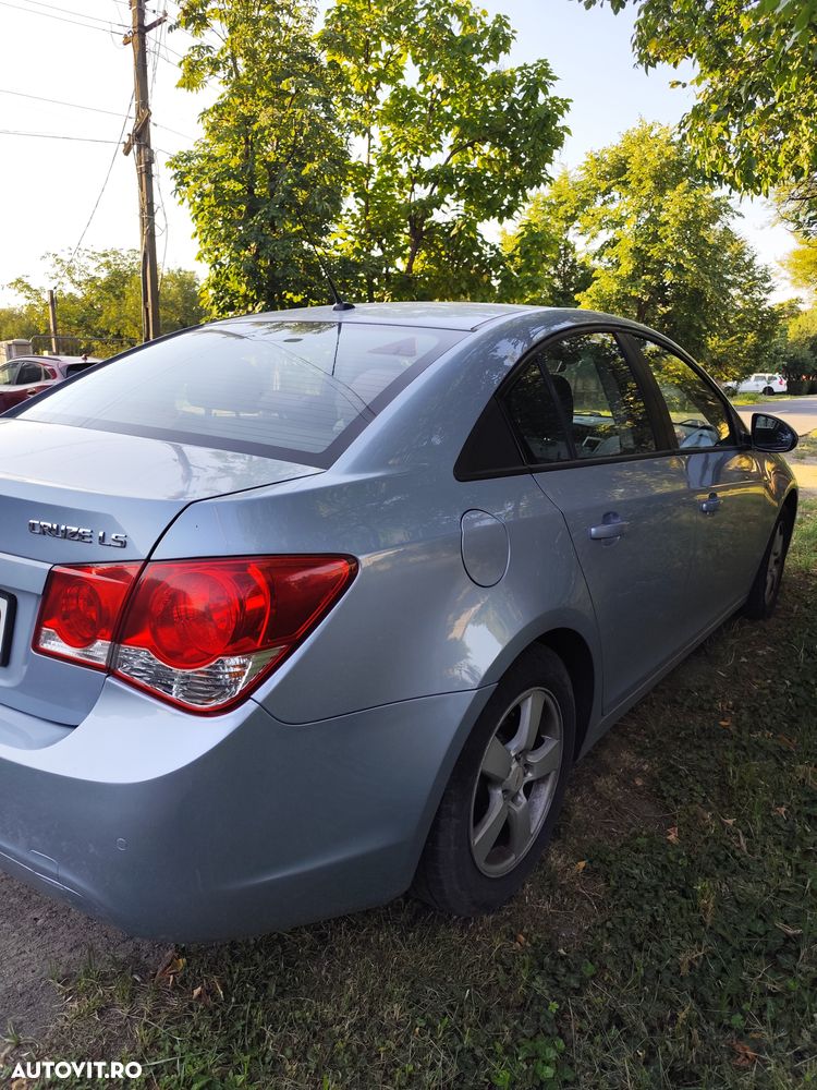 Chevrolet Cruze 1.6 Ecotec LS+ - 4