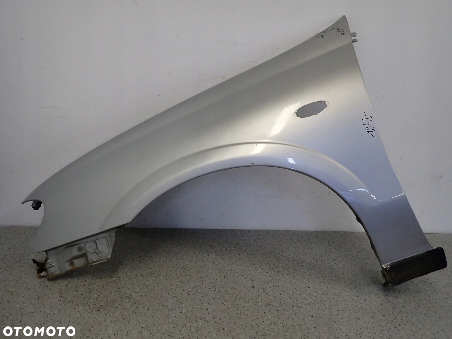 NISSAN ALMERA N16 03-06 BŁOTNIK PRZEDNI LEWY KY0 - 3