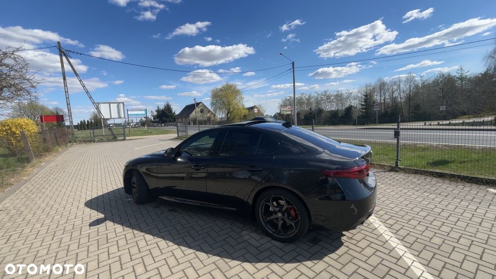 Alfa Romeo Giulia 2.0 Turbo 16V AT8 Veloce Ti - 3