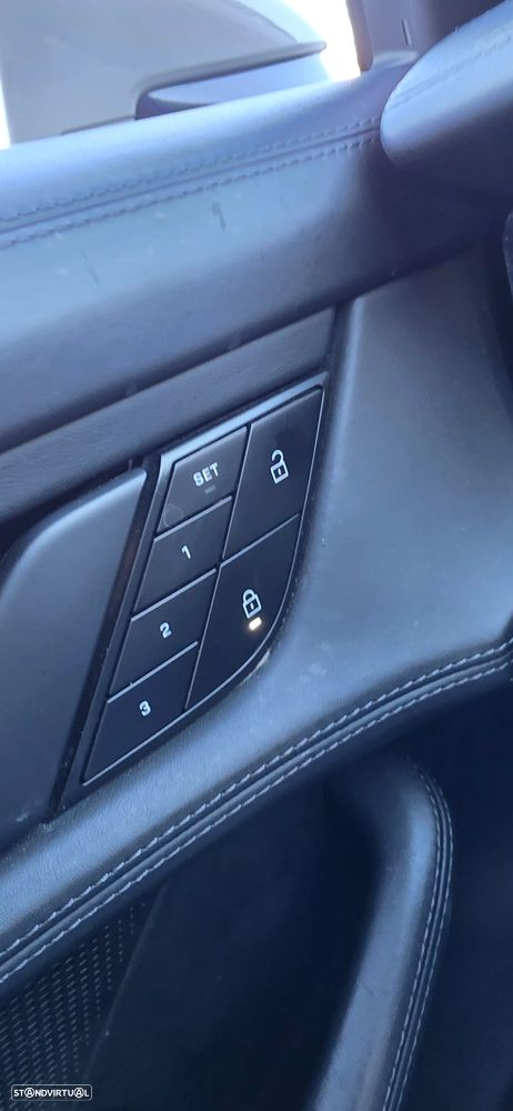 Porsche Taycan Cross Turismo 4 - 35