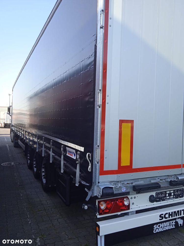 Schmitz Cargobull Schmitz Cargobull SCS MB Varios - koła 385/55 R22,5 - 6