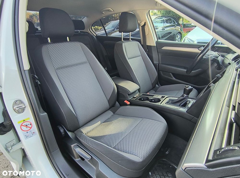 Volkswagen Passat - 16