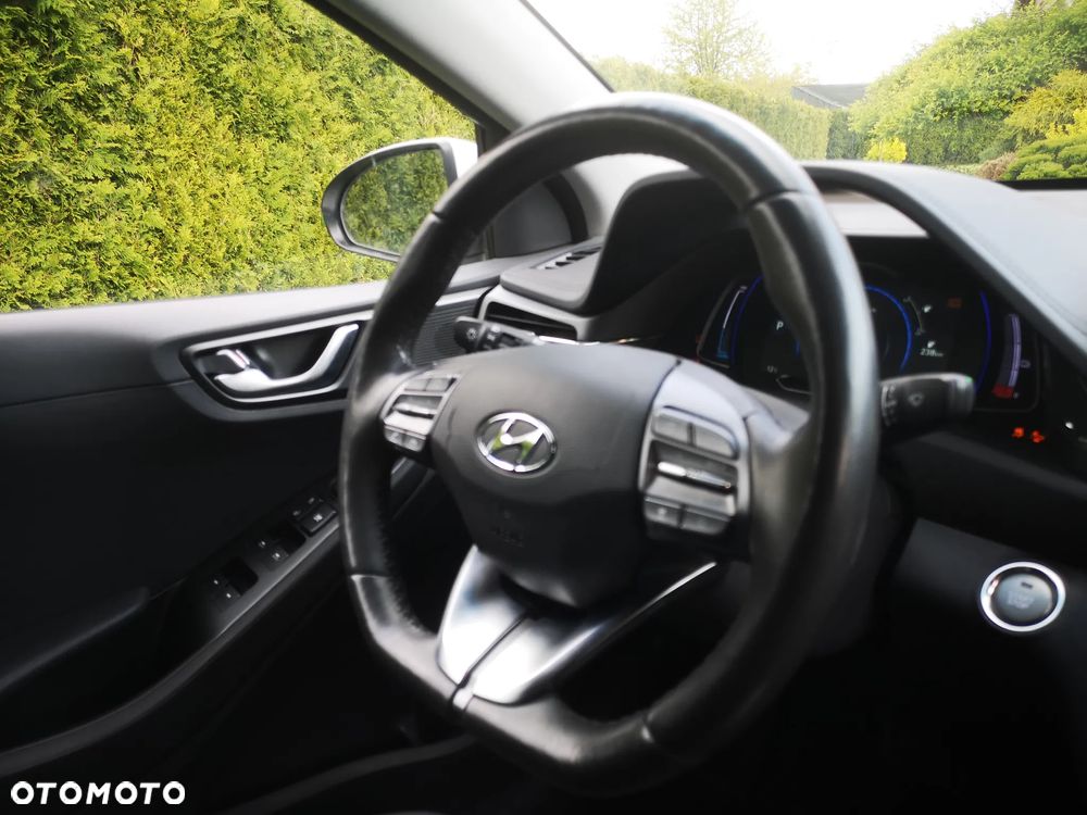Hyundai IONIQ - 13