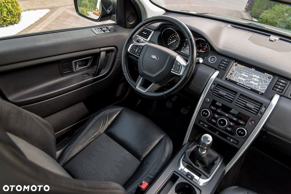 Land Rover Discovery Sport TD4 HSE Luxury - 24