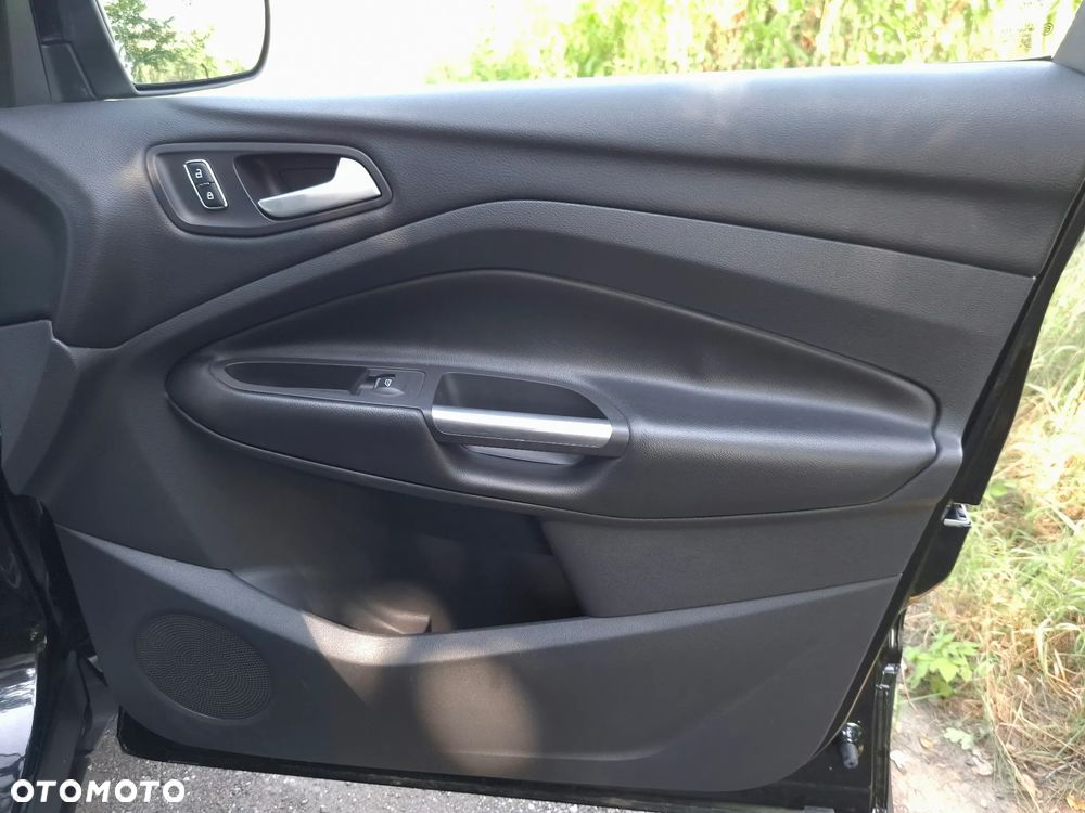 Ford Kuga 2.0 TDCi 2x4 Titanium - 24