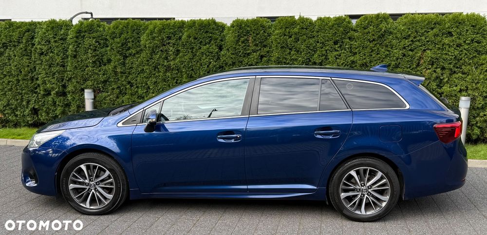 Toyota Avensis 2.0 D-4D Premium - 2
