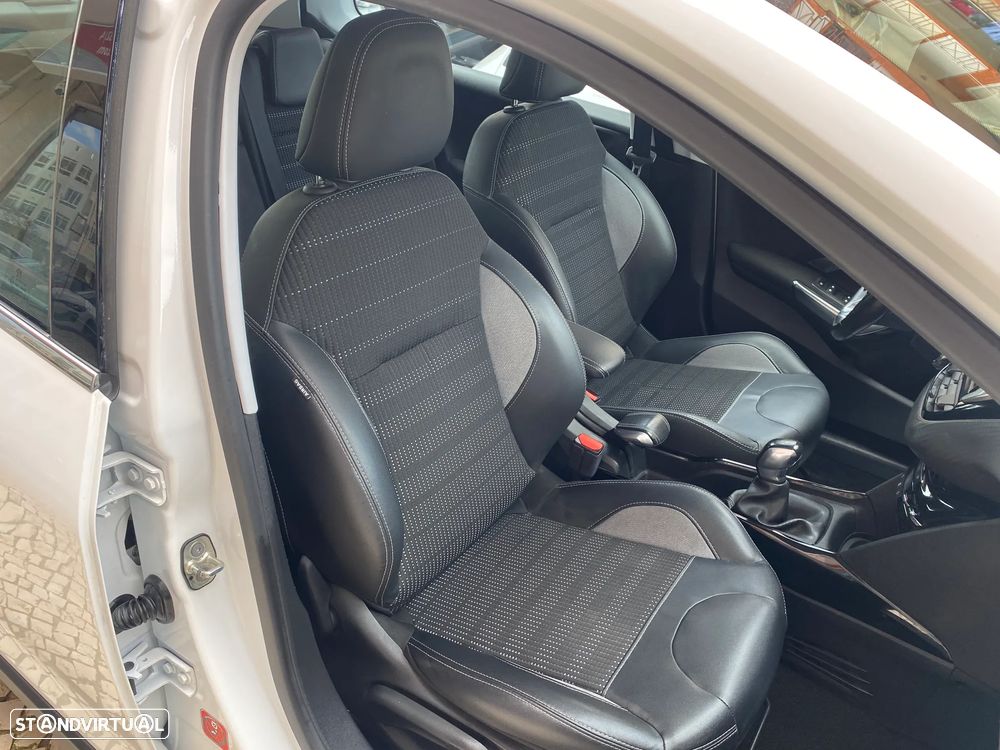 Peugeot 2008 PureTech 110 Stop&Start Allure - 32