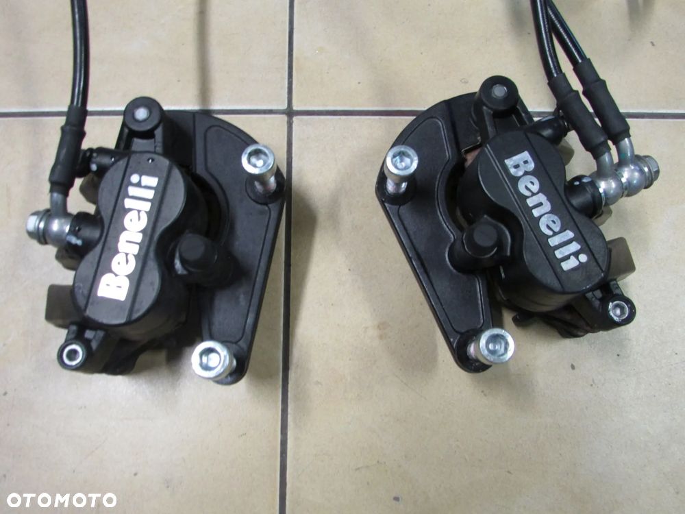 Benelli TRK 502X zaciski hamulcowe przód klocki - 1