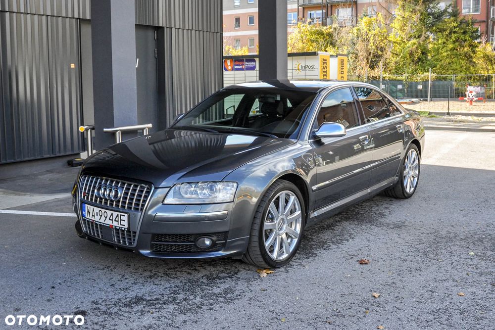 Audi S8 - 1
