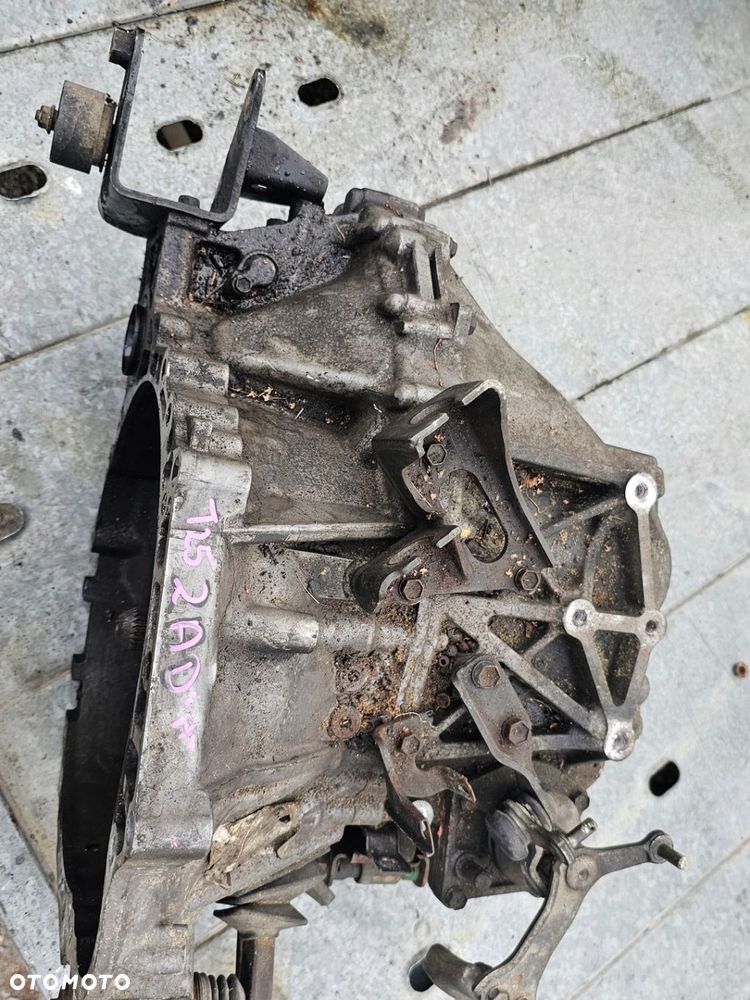 SKRZYNIA BIEGÓW TOYOTA AVENSIS T25 2.2 D4D D-CAT 07 2AD - 1