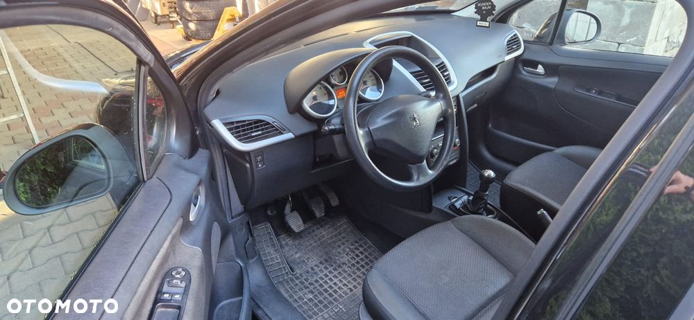 Peugeot 207 1.4 - 7