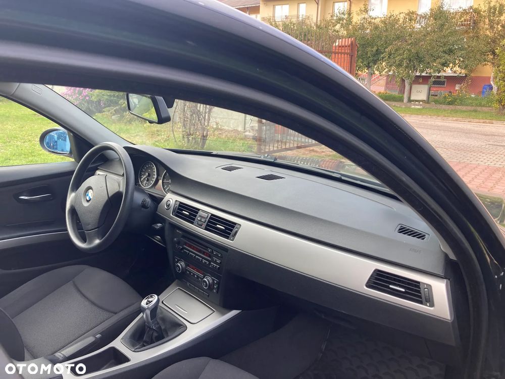 BMW Seria 3 318i - 9