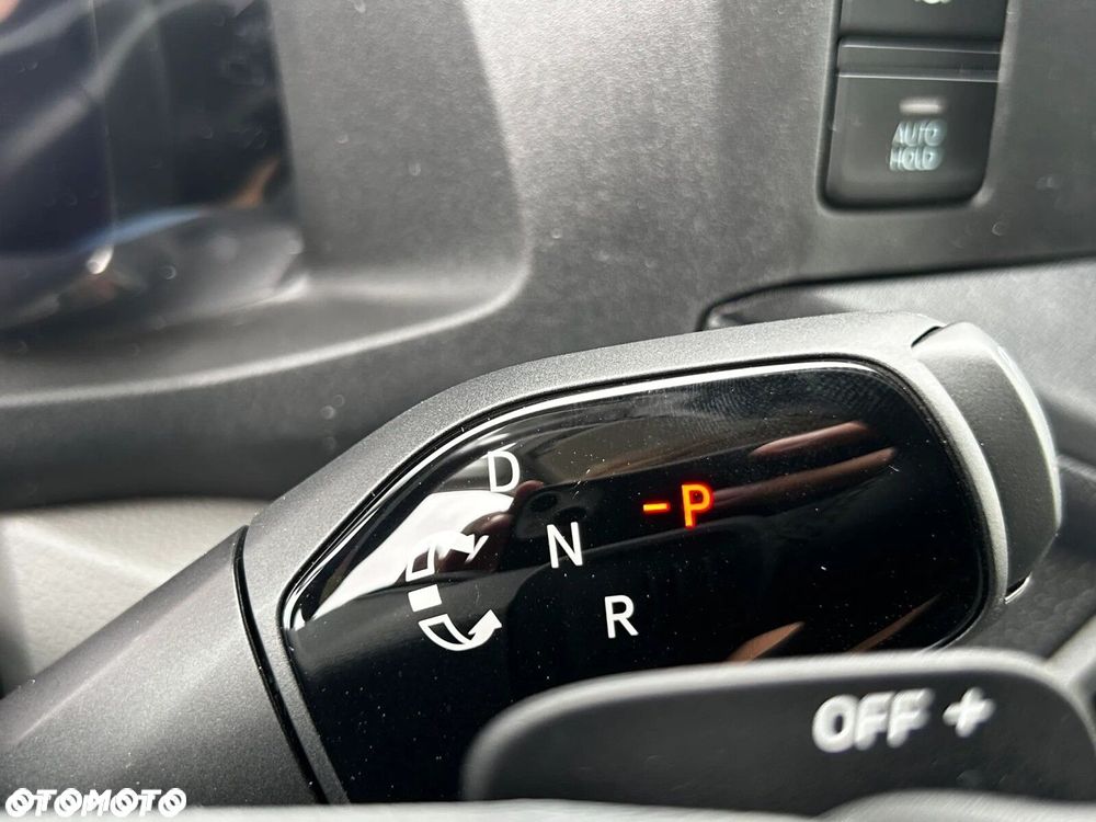 Volkswagen Crafter 35 Furgon z wysokim dachem silnik: 2,0 l EU6 SCR 177 KM / skrzynia biegów: 4MOTION automatyczna 8-biegowa rozstaw osi: 4490 mm - 9