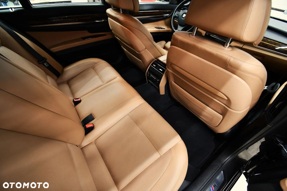 BMW Seria 7 750i xDrive Edition Exclusive - 24
