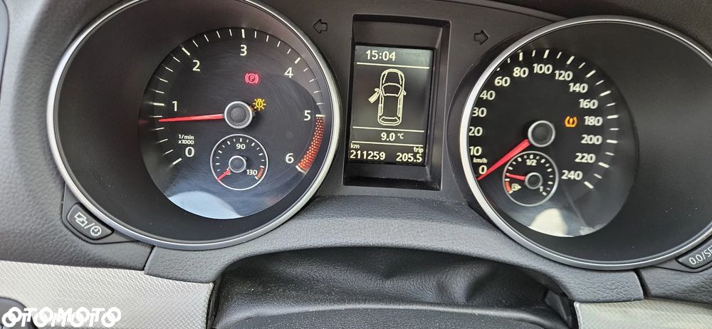 Volkswagen Golf 1.6 TDI DPF BlueMotion Technology MATCH - 17
