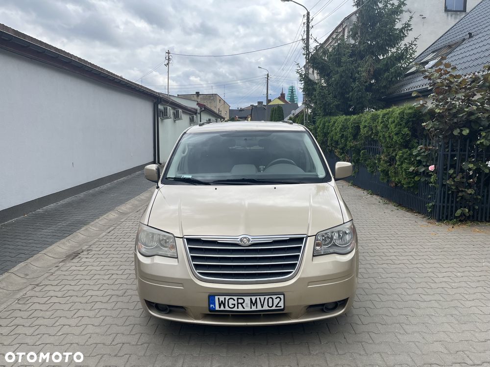 Chrysler Town & Country - 26